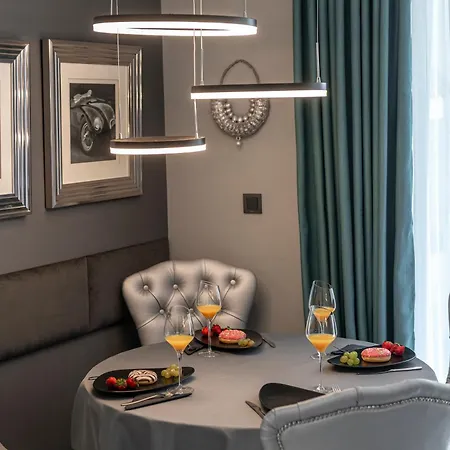 Jenny ツァヴタット